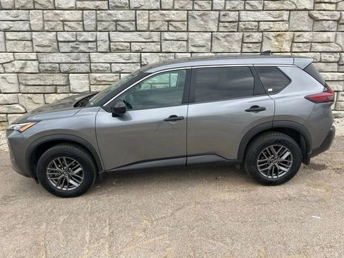 Used 2023 Nissan Rogue S image 3