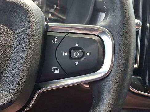 Used 2019 Volvo XC40 T5 Momentum AWD/4WD image 23