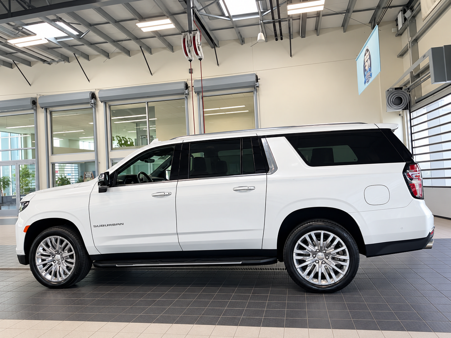Used 2023 Chevrolet Suburban Premier w/ Advanced Technology Package AWD/4WD image 4