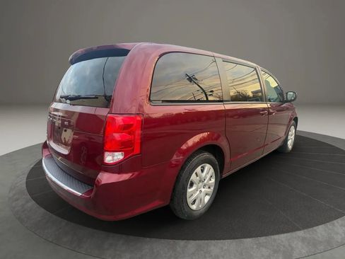 Used 2018 Dodge Grand Caravan SE w/ UConnect Hands-Free Group image 5