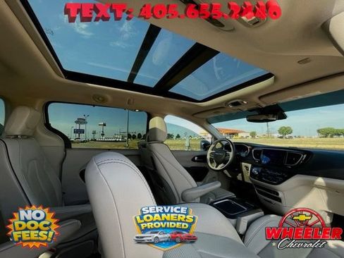 Used 2017 Chrysler Pacifica Limited FWD image 24