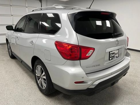 Used 2018 Nissan Pathfinder SV FWD image 8