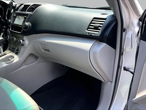 Used 2013 Toyota Highlander SE AWD/4WD image 19