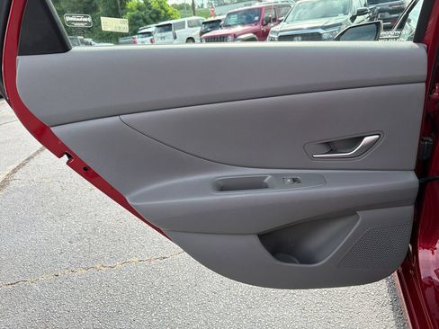 Used 2024 Hyundai Elantra SEL FWD image 21