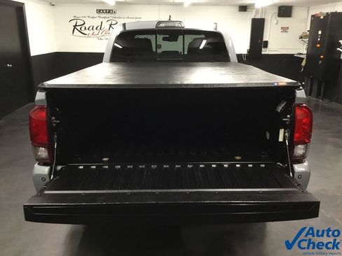 Used 2018 Toyota Tacoma TRD Off-Road w/ Technology Package image 24