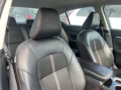 Used 2024 Nissan Altima 2.5 SR FWD image 14
