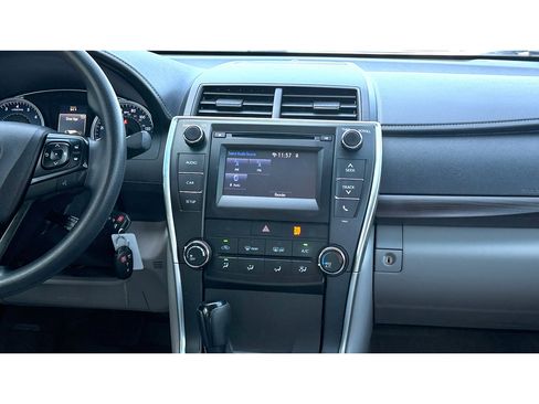 Used 2017 Toyota Camry LE FWD image 13