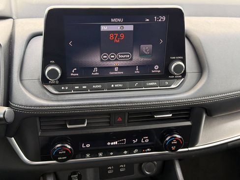 Used 2025 Nissan Rogue SV AWD/4WD image 22