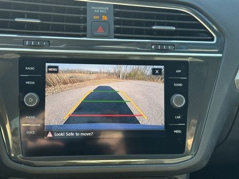 Certified 2019 Volkswagen Tiguan SE w/ Panoramic Sunroof Package image 22