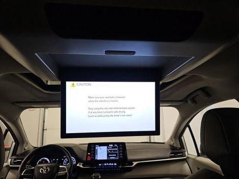 Used 2024 Toyota Sienna Limited image 33