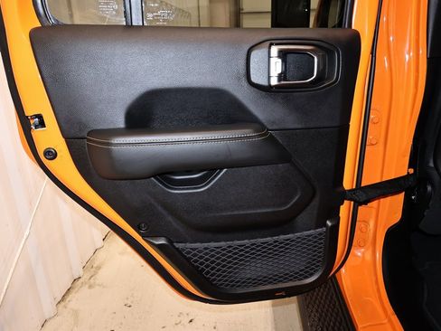 Used 2025 Jeep Gladiator Sport image 14