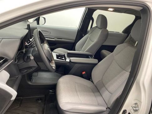 Used 2026 Toyota Sienna LE FWD image 13