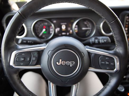 Used 2023 Jeep Wrangler Unlimited Sahara w/ Cold Weather Group AWD/4WD image 11
