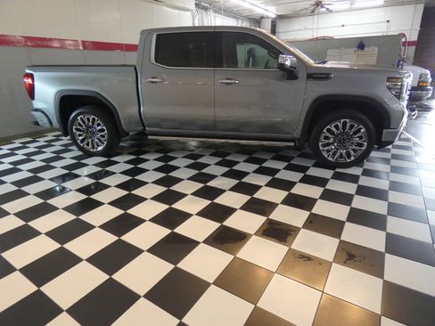 Used 2026 GMC Sierra 1500 Denali Ultimate AWD/4WD image 4