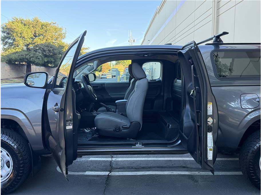 Used 2017 Toyota Tacoma SR AWD/4WD image 17