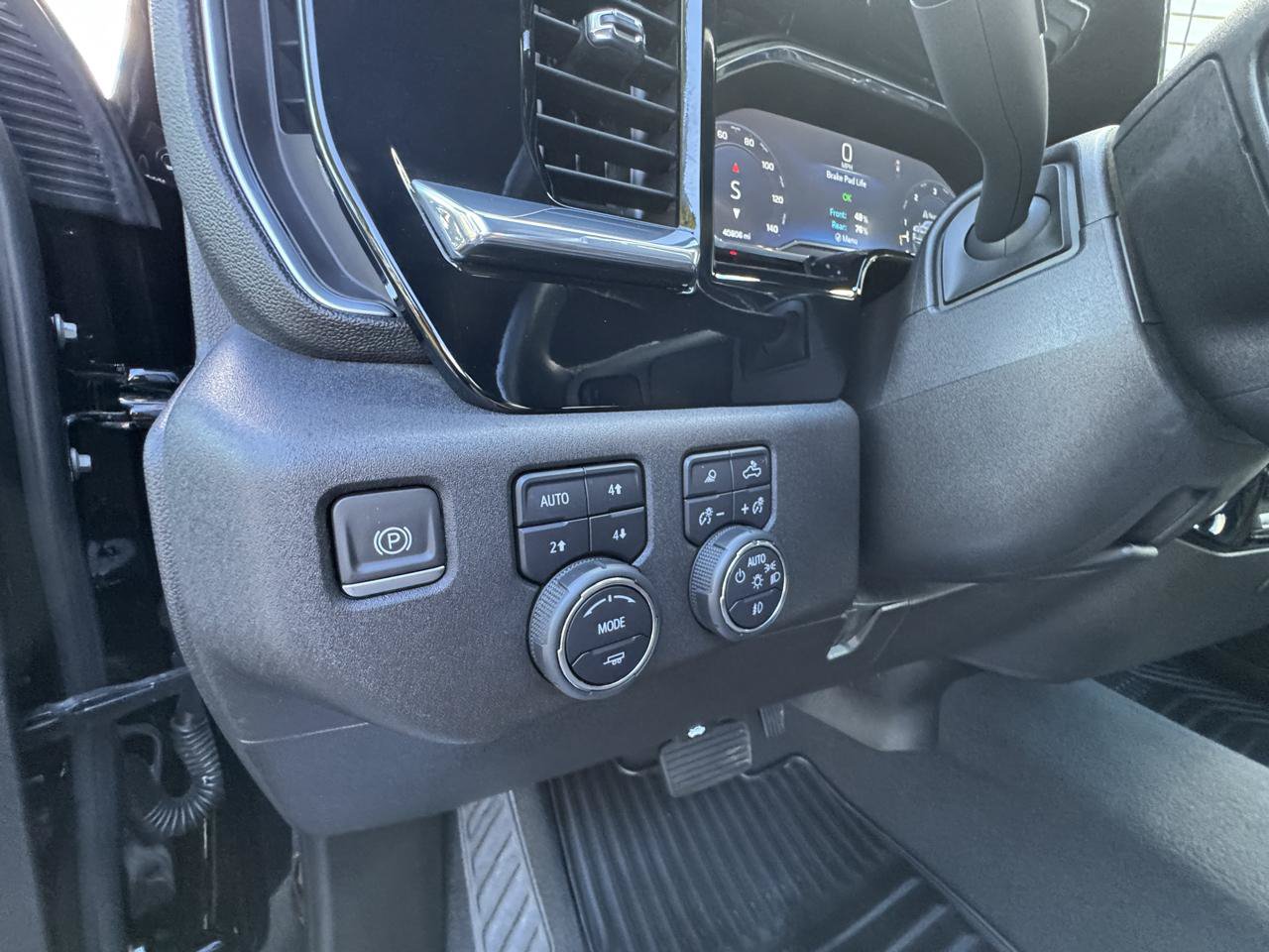 Used 2024 Chevrolet Silverado 3500 LT w/ Convenience Package AWD/4WD image 16