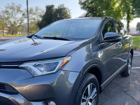 Used 2018 Toyota RAV4 XLE w/ Carpet Mat Package FWD image 38