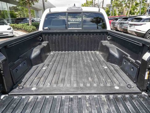 Used 2017 Toyota Tacoma SR5 w/ Tow Package RWD image 26