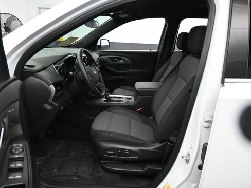 Used 2023 Chevrolet Traverse LT image 11
