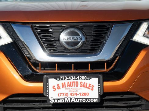 Used 2018 Nissan Rogue SV image 4