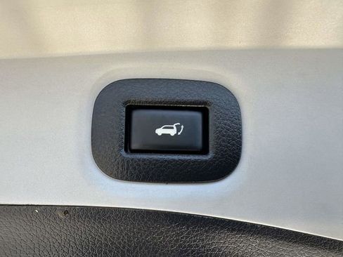 Used 2018 Nissan Rogue SV FWD image 22