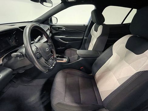 Used 2024 Chevrolet Trax RS w/ Driver Confidence Package FWD image 3
