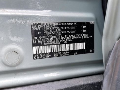 Used 2020 Toyota RAV4 XLE w/ All Weather Liner Package FWD image 34