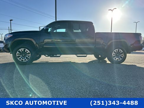 Used 2021 Toyota Tacoma TRD Sport image 2