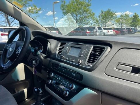 Used 2016 Kia Sedona LX w/ LX Convenience Package FWD image 31