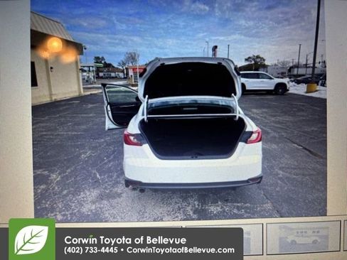 Used 2025 Toyota Camry SE image 8