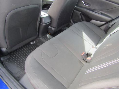 Used 2023 Hyundai Elantra SEL image 12