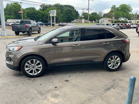 Used 2019 Ford Edge Titanium FWD image 2