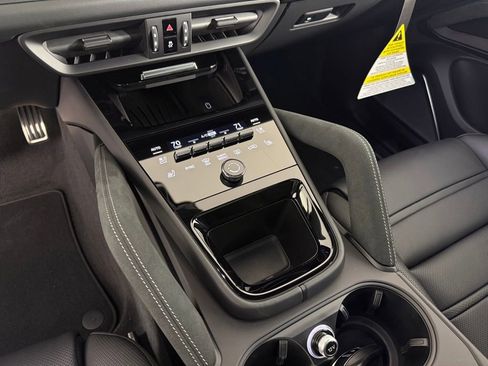 New 2026 Porsche Cayenne GTS image 27