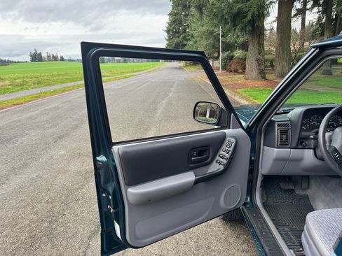 Used 1998 Jeep Cherokee Sport image 22