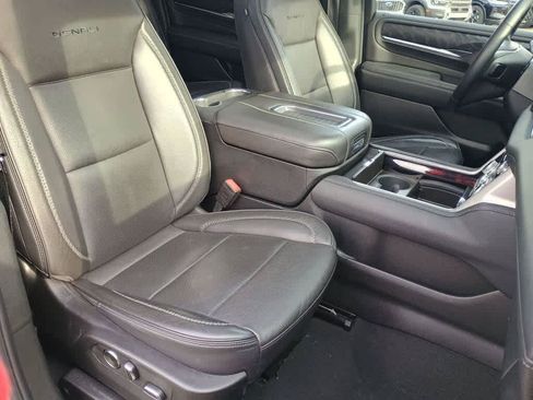 Used 2024 GMC Yukon XL Denali AWD/4WD image 26