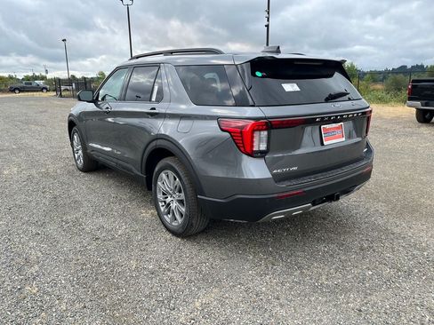 Used 2026 Ford Explorer Active w/ Active Comfort Package AWD/4WD image 5