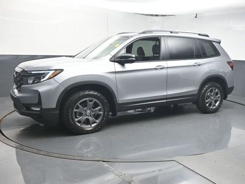 Used 2024 Honda Passport TrailSport image 4