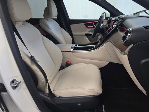 Used 2025 Mercedes-Benz GLC 300 image 26