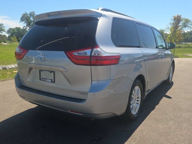 Used 2017 Toyota Sienna XLE w/ XLE Navigation Package FWD image 7