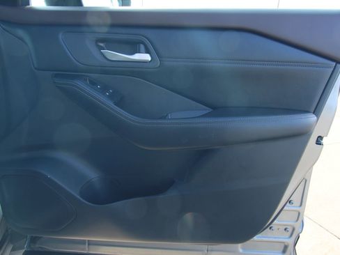 Used 2023 Nissan Rogue SV w/ SV Premium B Package image 42