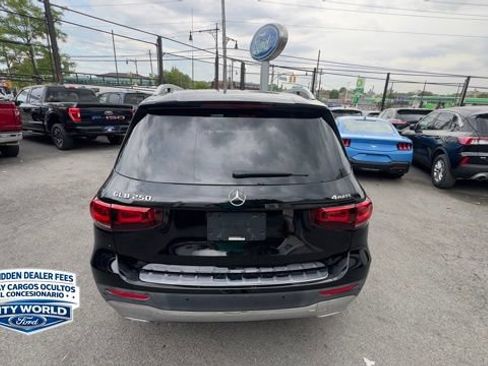 Used 2021 Mercedes-Benz GLB 250 4MATIC w/ Premium Package image 3