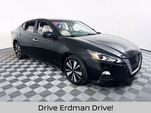 Certified 2022 Nissan Altima 2.5 SV AWD/4WD image 1