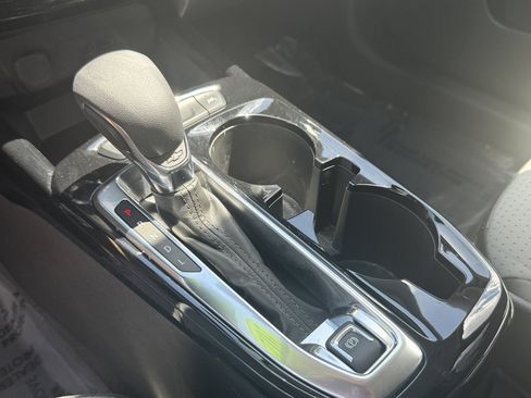 Used 2025 Chevrolet Trax LT FWD image 12