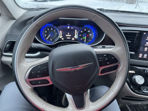 Used 2020 Chrysler Pacifica Limited image 14