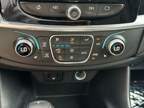 Used 2020 Chevrolet Traverse LT AWD/4WD image 35