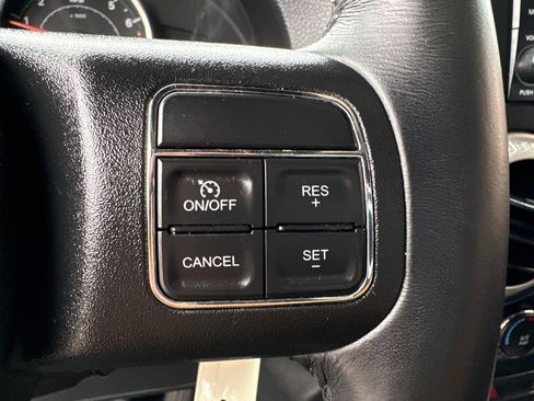 Used 2018 Jeep Wrangler Unlimited Sahara w/ Connectivity Group image 12