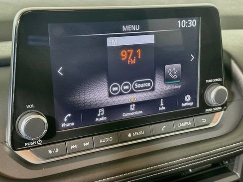 Used 2025 Nissan Rogue S FWD image 15