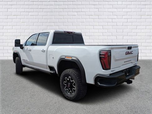 Used 2025 GMC Sierra 2500 AT4X image 3