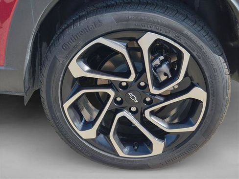 Used 2025 Chevrolet Trax RS FWD image 9