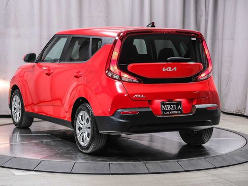 Used 2022 Kia Soul LX FWD image 2